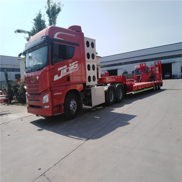 宣威市集装箱骨架车、挖掘机运输车与平板半挂车 现代物流运输的得力助手